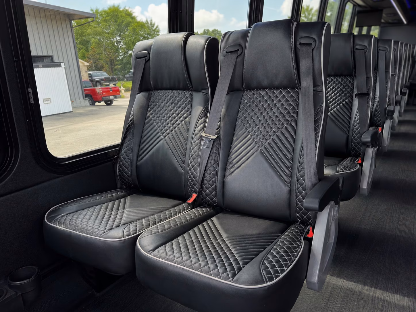 hollywood charter buses for zoo miami and flamingo gardens trips