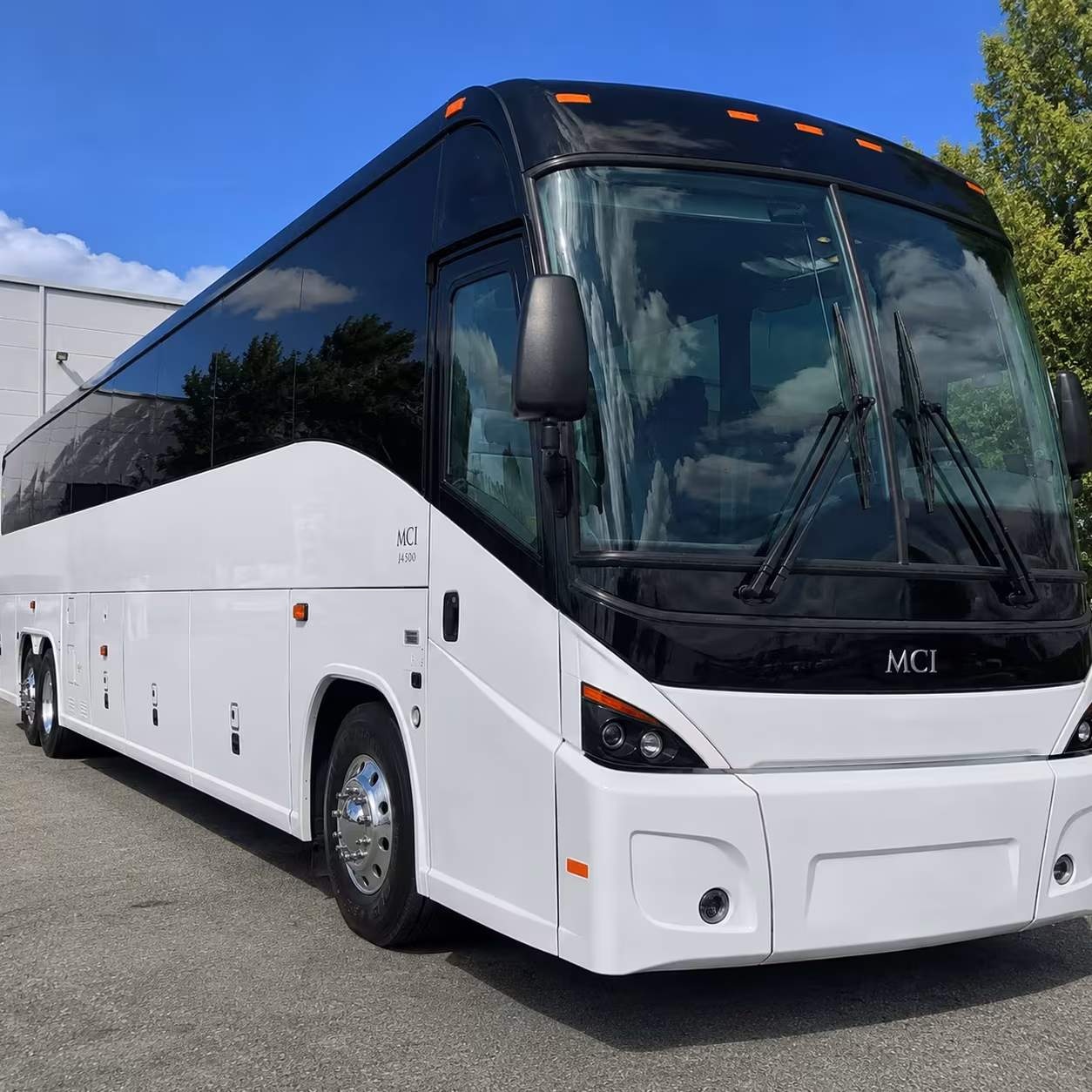 worksite shuttle buses for hollywood construction projects